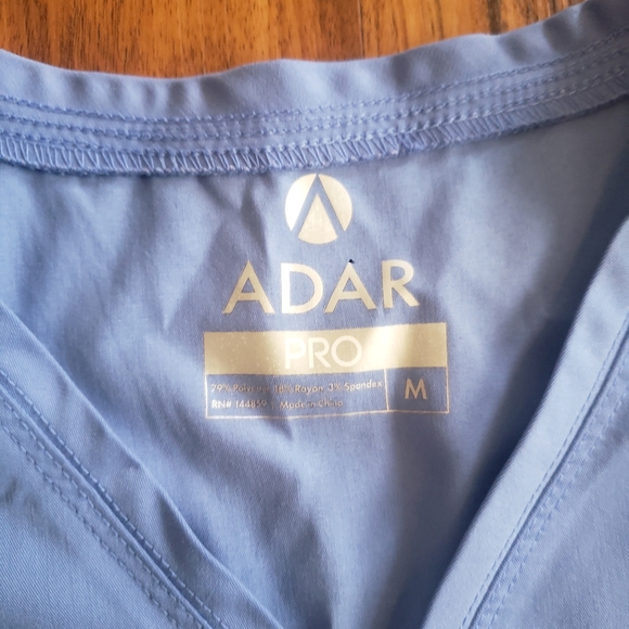 Adar Scrub Top - Picture 2 of 2